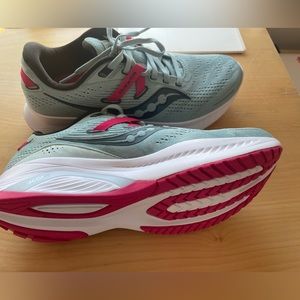 Saucony Guide 16 Women’s size 9